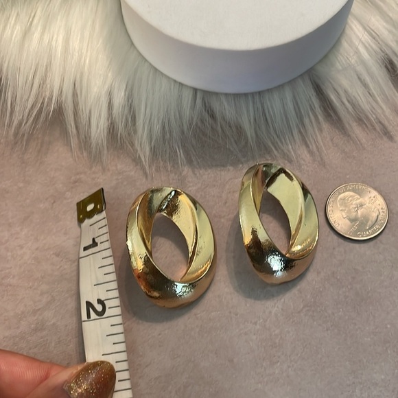 Zara Hollow Circle Gold Stud Earrings - Picture 10 of 13
